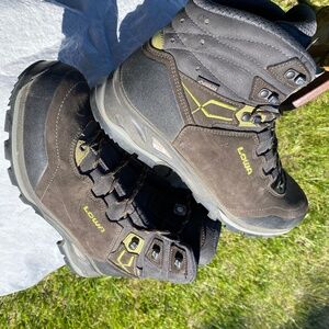 Lowa  GTX Lite Hiking Books -Goretex